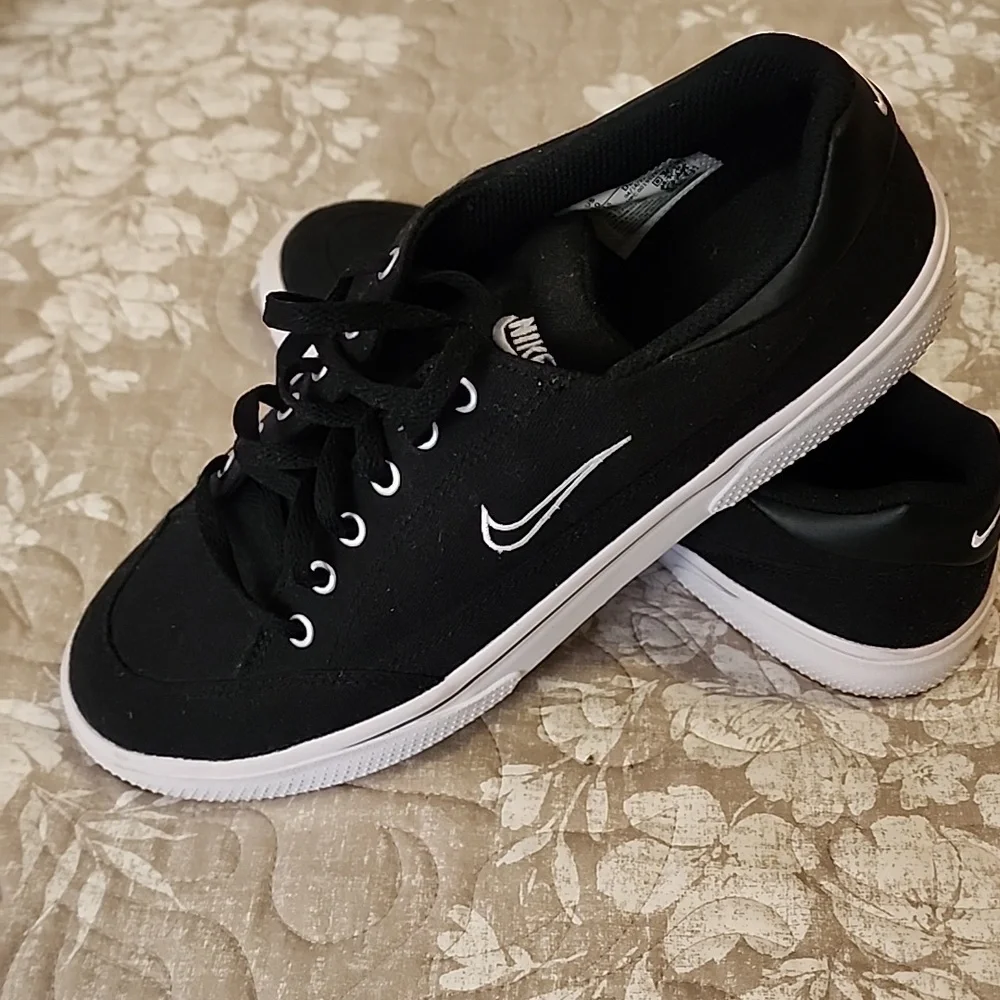 Nike Black Canvas Low-Top Sneakers - Picture 2 of 6